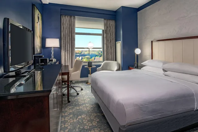 جناح بسرير كينج، PEORIA MARRIOTT PERE MARQUETTE 1/7