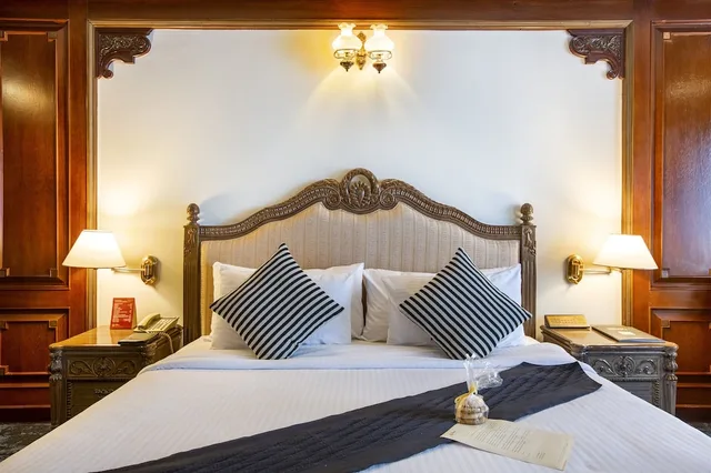 جناح بسريرين كينج، Hotel Sarina 3/10