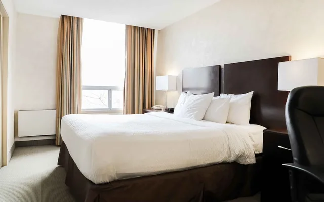 Interior, Courtyard, King Bed، The Oakes Hotel Overlooking the Falls 2/4