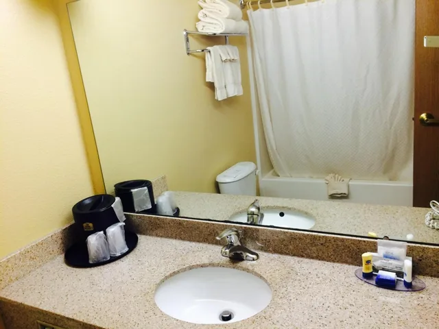 جناح بسرير كينج مع أريكة، Best Western Penn-Ohio Inn & Suites 4/4