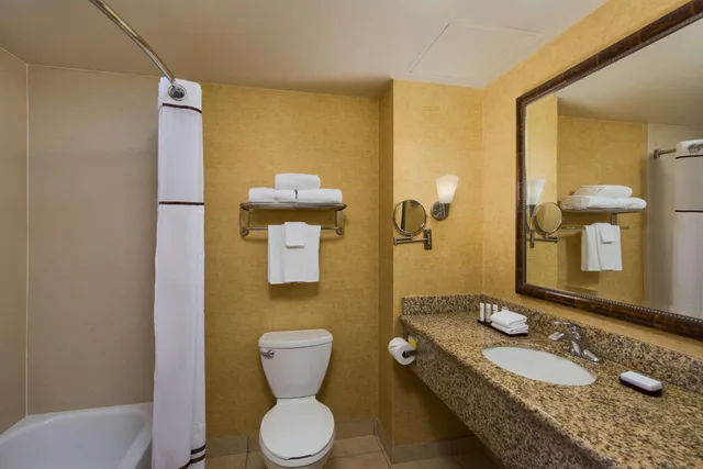 2 Bedrooms, Suite, 1 King or 2 Queen Beds، Embassy Suites by Hilton Charlotte Concord Golf Resort & Spa 6/12