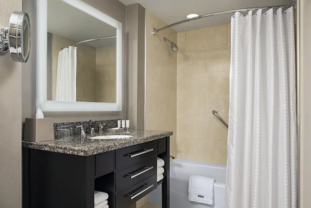 غرفة تقليدية بسرير كينج، Le Westin Montreal 7/8