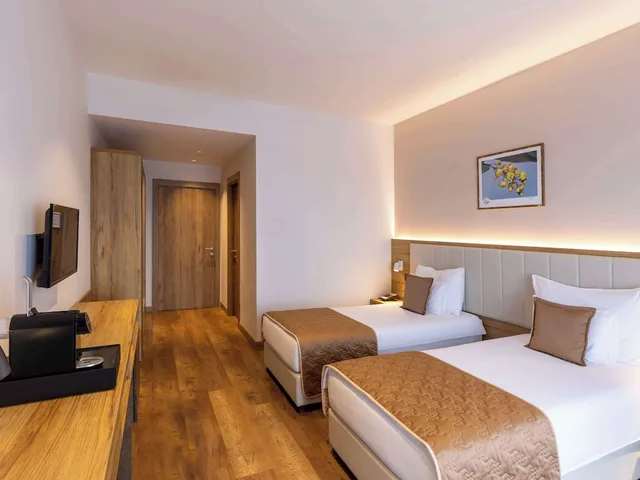 غرفة سوبيريور بسريرين منفصلين بشرفة، Movenpick Resort and Spa Fruske Terme 5/10