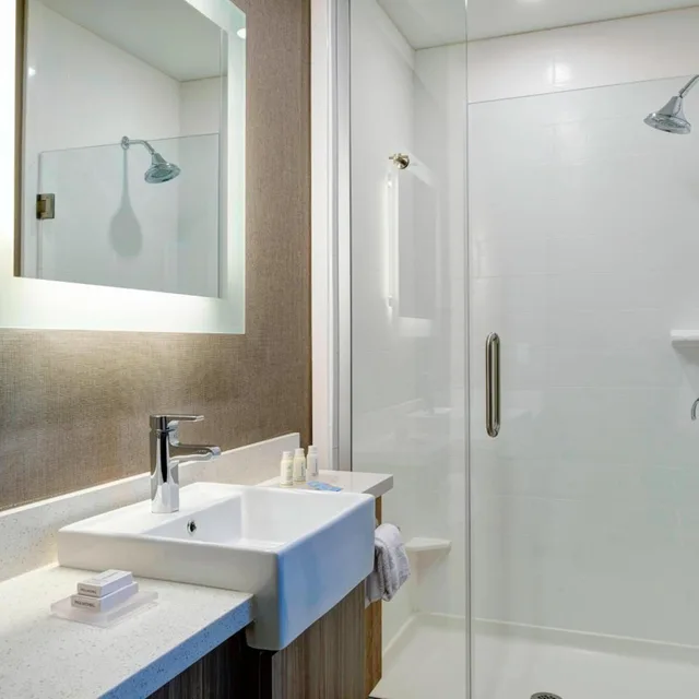 جناح بسرير كينج مع سرير سحّاب إضافي مع أريكة، Springhill Suites Grand Rapids West 4/8