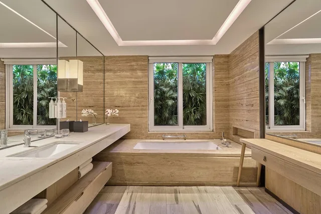 جناح جونيور بسرير كينج بشرفة، Courtyard by Marriott Aravali Resort 5/5