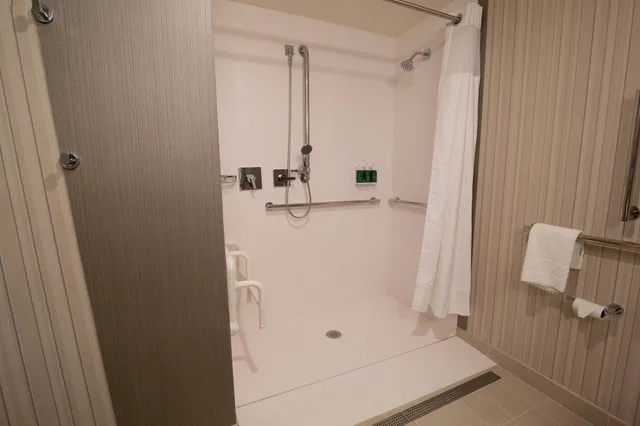 غرفة بسرير كينج مع أريكة، Courtyard by Marriott Cartersville 7/16