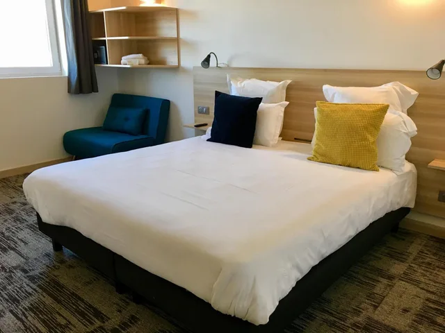 غرفة ديلوكس ثلاثية، Brit Hotel Confort Martigues 2/6