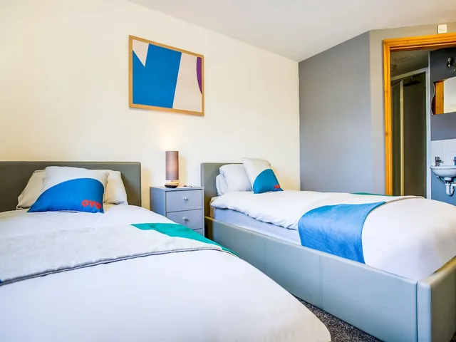 غرفة قياسية بسريرين منفصلين، OYO Hotel Clamart 3/8