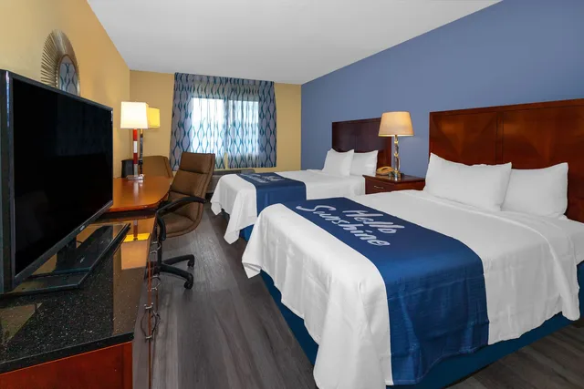 Efficiency, 2 Murphy Beds، Days Inn By Wyndham Milan Sandusky South 1/1