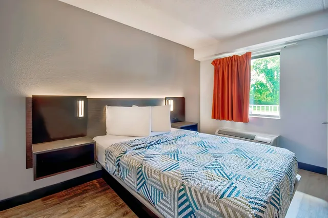 غرفة بريميوم بسرير مزدوج، Motel6 Warren, MI - Detroit East 2/5