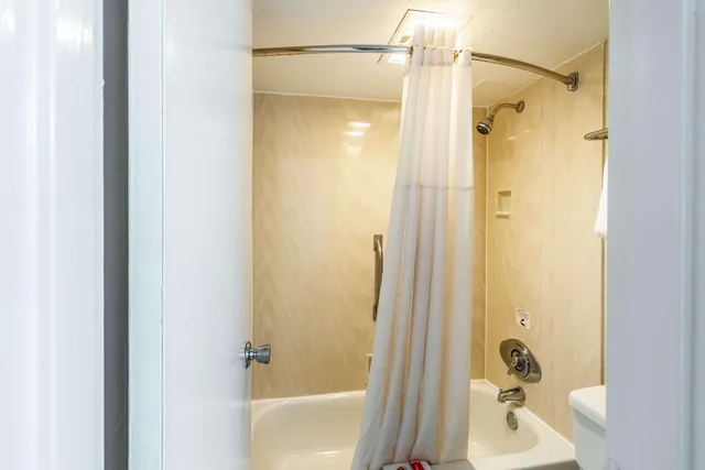 غرفة بسرير كينج، Econo Lodge Zanesville, OH 5/5