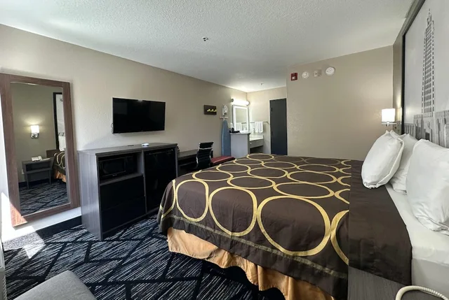 غرفة بسرير كينج، Super 8 by Wyndham Kinder/Coushatta near Casino 2/5