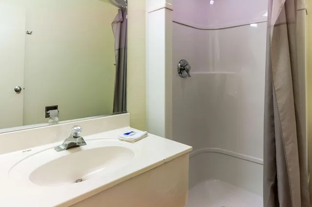 Deluxe, 2 Double Beds, Motel6 Green River, UT 6/6