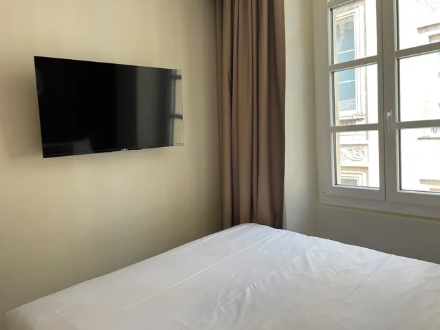 Petite, Queen Bed، HOTEL DU THEATRE 7/10