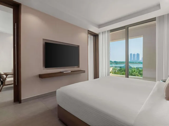 جناح جونيور بسرير كوين بإطلالة على البحر، Rixos the Palm Hotel Suites Ultra All Inclusive 2/3