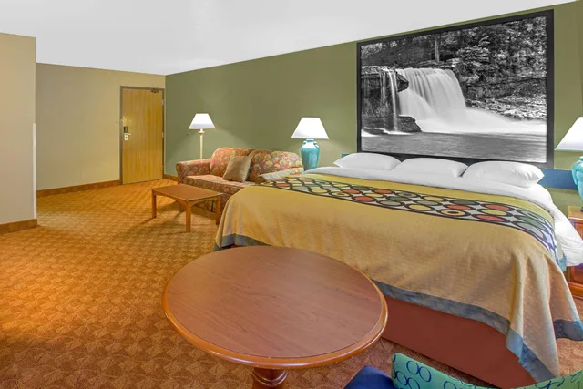 جناح بسرير كينج، Quality Inn & Suites Howe - Sturgis 2/3