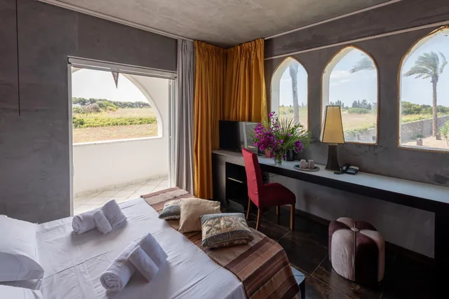 غرفة بسرير مزدوج بشرفة، Resort Baia Dei Turchi 5/10