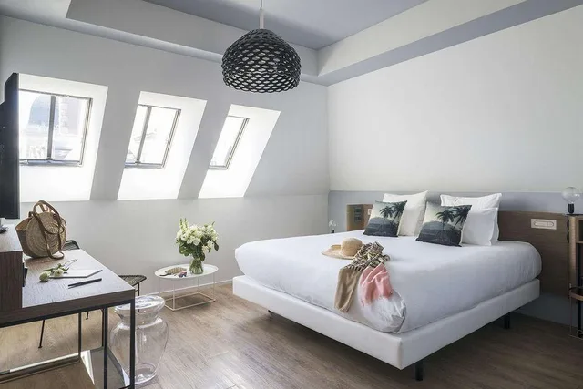 Suite, Multiple Beds, Sofa, Terrace، Golden Tulip Saint Malo 1/1