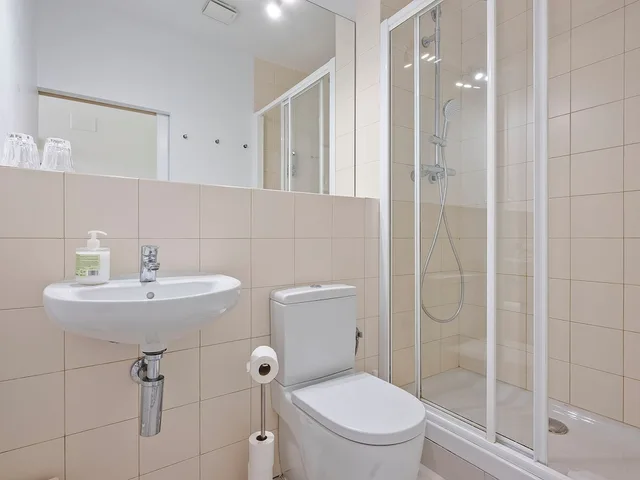 Room, Triple, 3 Beds, External Bathroom, Balcony، MIHLTON BARCELONA 6/8