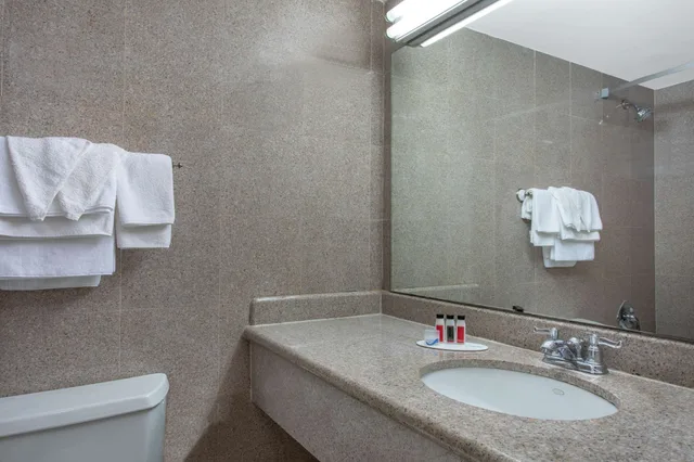 غرفة بسريرين مزدوجين للمدخنين، Days Inn by Wyndham Elmsford / White Plains 4/5