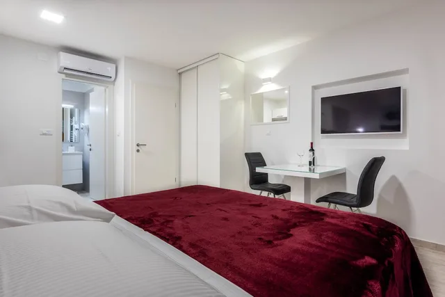 استوديو فاخر بسرير كينج بإطلالة على البحر بشرفة، Villa Lavanda 3/6