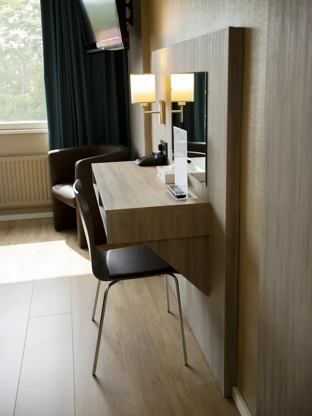 غرفة قياسية بثلاثة أسرّة، Adlon Hotel 4/4