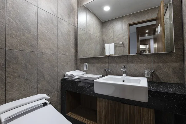 غرفة قياسية بسرير مزدوج بإطلالة على البحر بشرفة، Western Grace Hotel 9/9