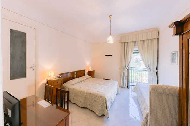 غرفة سوبيريور ثلاثية بسرير مزدوج وسرير فردي، Hotel Toro 1/2