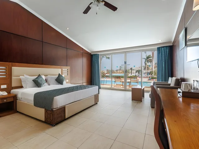Swim Up, Double Bed، SUNRISE Alora Aqua Park Resort 2/2