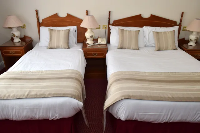 Room, Triple, Double and Twin Beds, Rhu Glenn 2/4