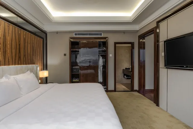 جناح جونيور، SWISS-BELHOTEL HARBOUR BAY 7/10
