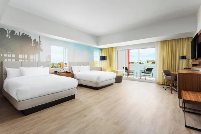 استوديو بسريرين كوين لذوي الإعاقة، Courtyard by Marriott Santa Monica 3/4