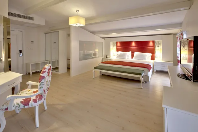 جناح جونيور بسرير مزدوج وسرير فردي، Baga Hotel 4/6