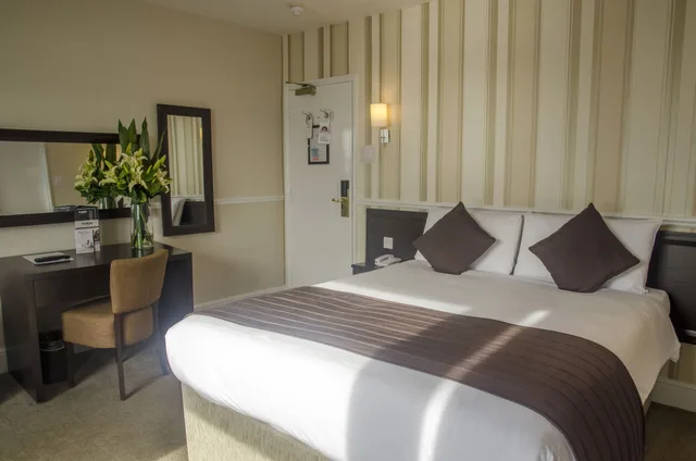 غرفة قياسية رباعية بأسرّة بطابقين، BRIGHTON HOTEL(FORMERLY BEST WESTERN BRIGHTON) 1/8