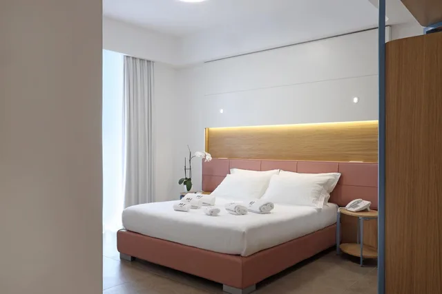غرفة قياسية بسرير مزدوج في الطابق الأرضي، M F Hotel 4/10