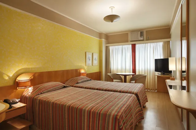 غرفة فاخرة بسرير كينج بحوض استحمام، Mirasol Copacabana Hotel 8/10