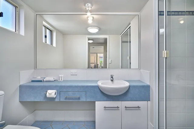 3 Bedrooms, Family, Apartment, 2 Queen and Twin Beds, 2 Bathrooms, NORTH COVE WATERFRONT SUITES 9/10