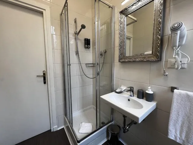 غرفة عائلية بسرير مزدوج مع أريكة، Hotel Genova Liberty 7/9