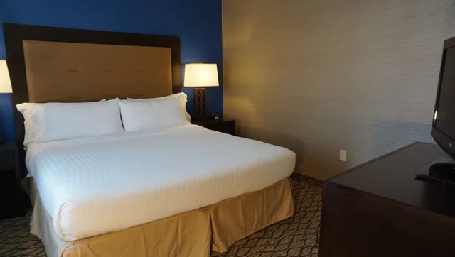 جناح لذوي الإعاقة، Holiday Inn Express Hotel Suites Gibson 1/3