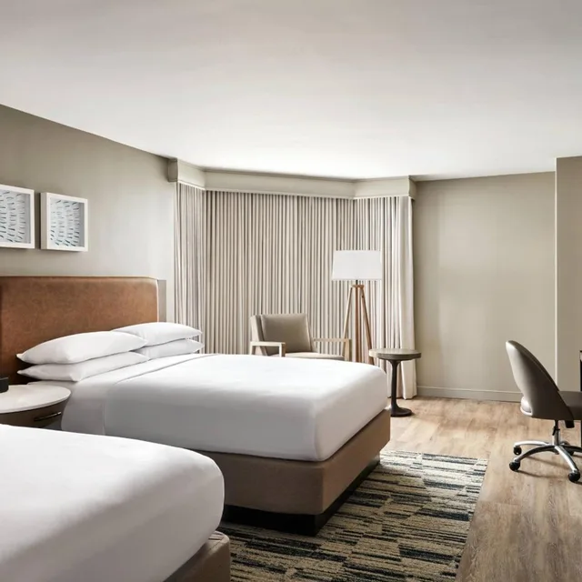 غرفة بسريرين كوين بحوض استحمام لذوي الإعاقة، San Antonio Marriott Rivercenter on The River Walk 1/4