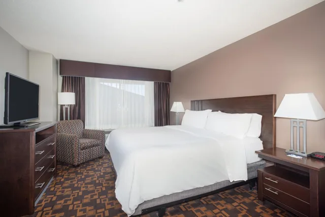 Deluxe, Suite, Accessible, Holiday Inn Express Hotel Suites Yankton 4/6