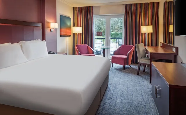 غرفة ديلوكس بسرير كينج، Forest Pines Spa and Golf Resort 1/4