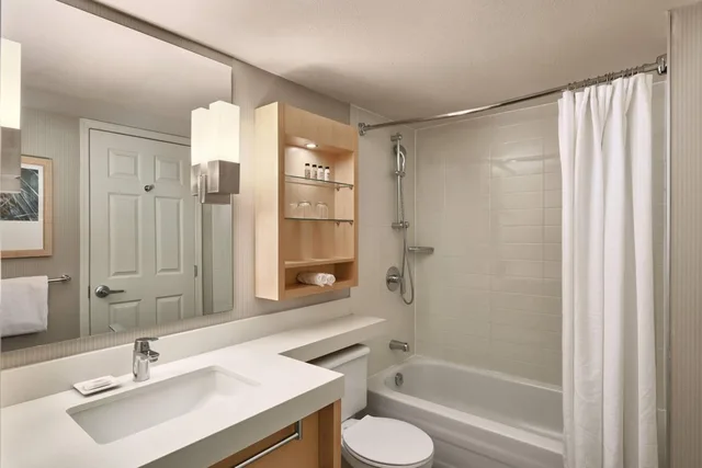 جناح بسرير كينج بشرفة بغرفتي نوم بمطبخ، Delta Whistler Village Suites 8/10