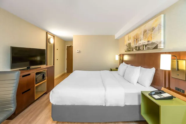 Upgrade, King Bed، Comfort Inn South Shore 2/5