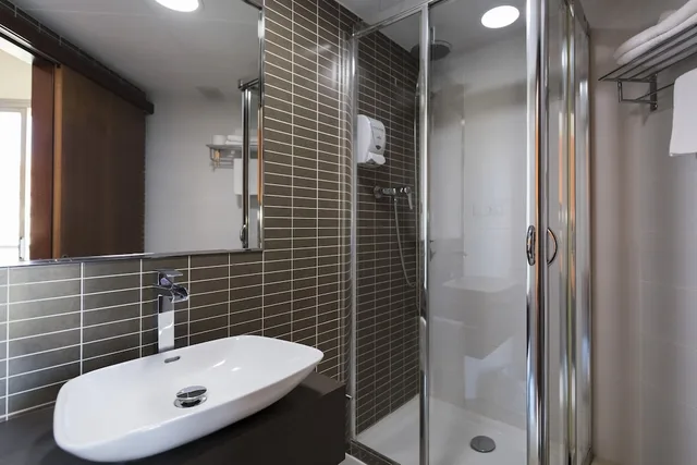 Standard, Single, Queen Bed, Papi Hotel 4/4