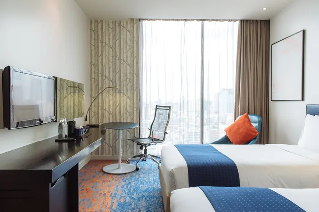 غرفة قياسية بسريرين منفصلين بإطلالة على المدينة للمدخنين، Holiday Inn Express Bangkok Siam 2/5