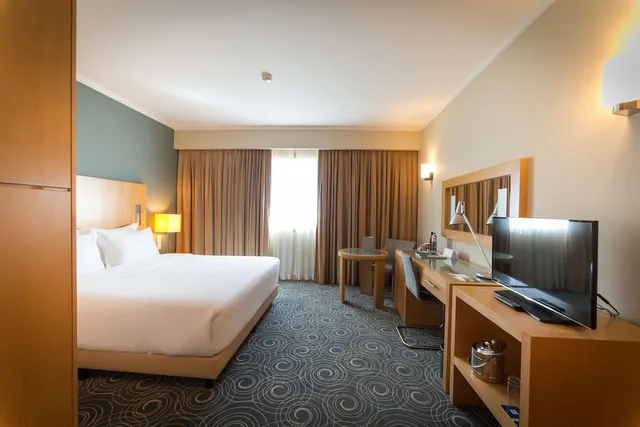 غرفة بسرير مزدوج وسرير فردي مع سرير إضافي، Sana Malhoa Hotel 6/10