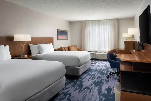 غرفة بسريرين كوين مع أريكة، Fairfield Inn By Marriott Orlando Airport 2/10