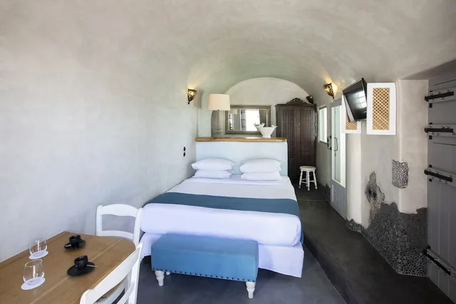 Interior, Deluxe, Double Bed, Caldera View, Plunge Pool، Ducato Di Oia 2/5