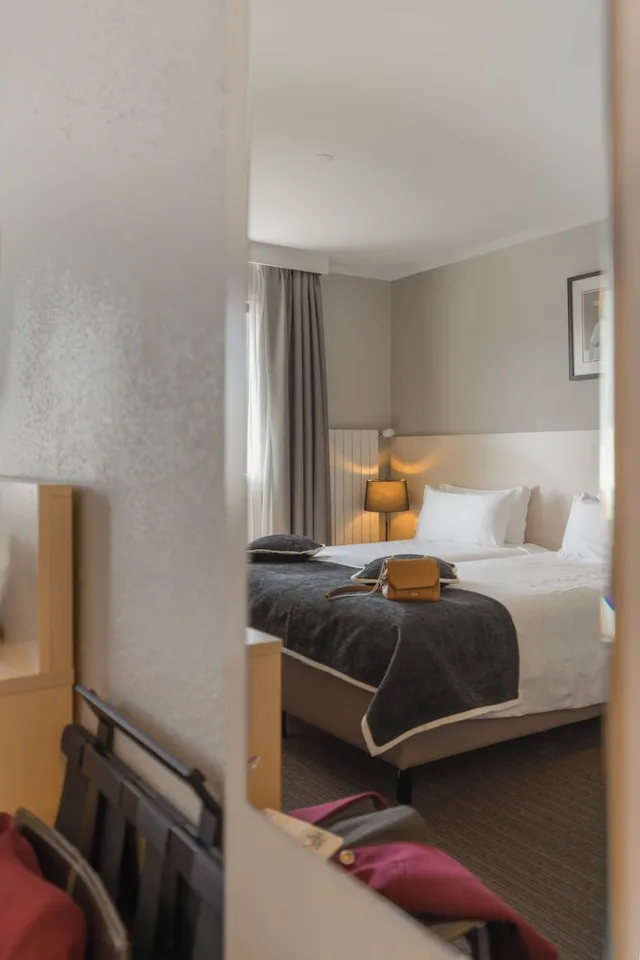 غرفة قياسية ثلاثية بسريرين منفصلين مع أريكة، Everness Hotel and Resort 7/10